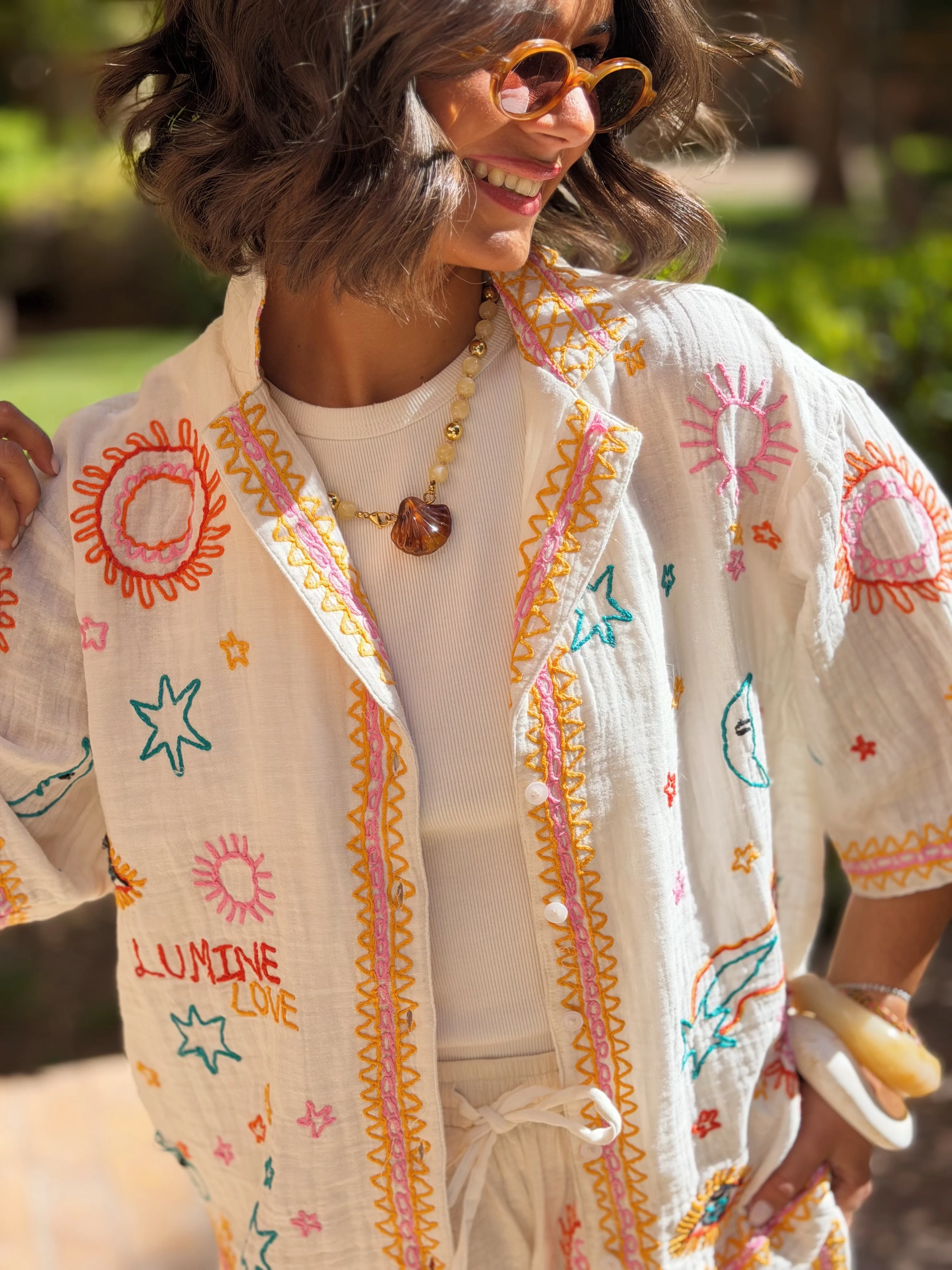 Chemise brodée colorée LOVE&PEACE - Image 2