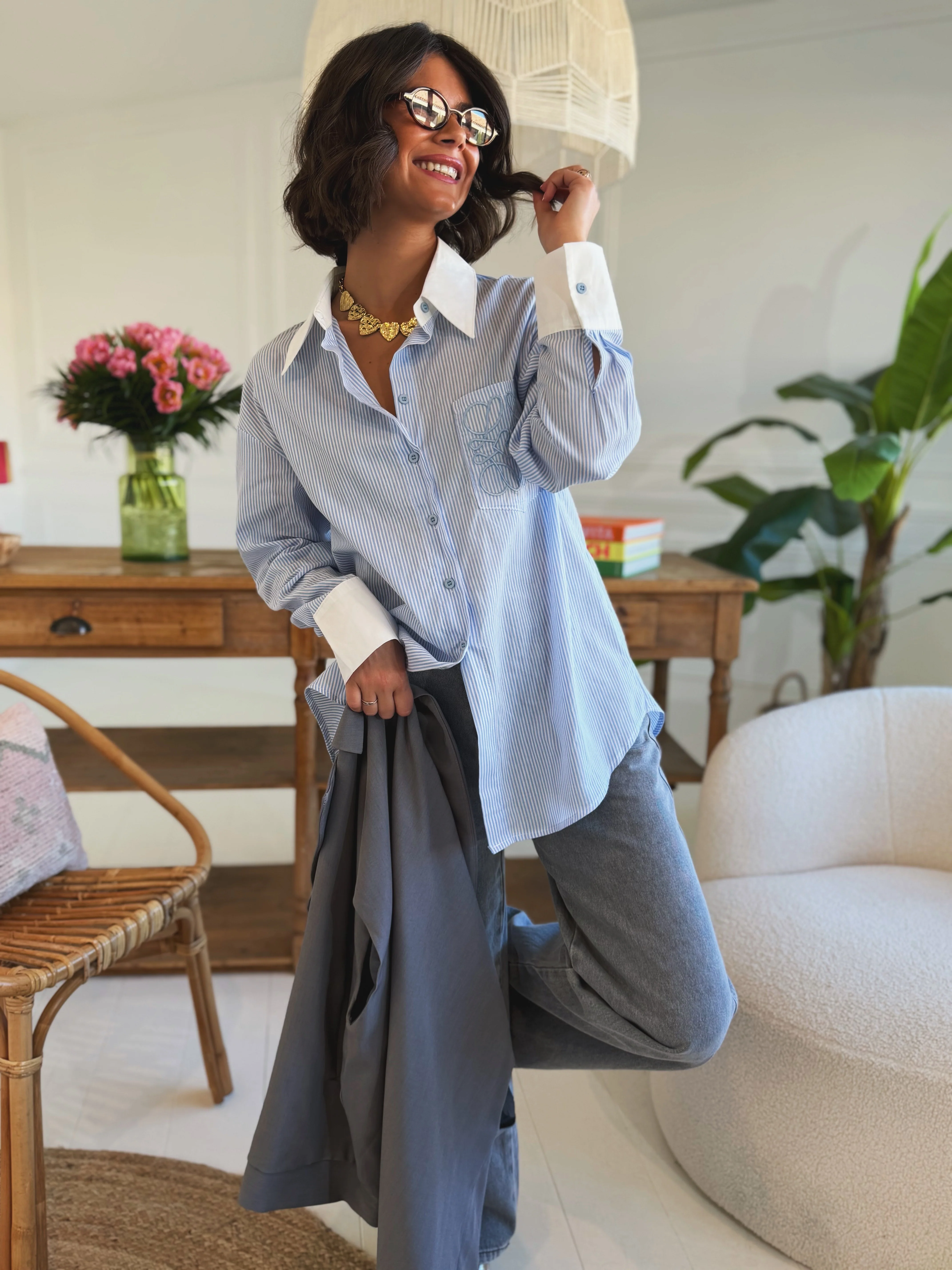 Chemise rayée avec sa broderie bleu - Image 2