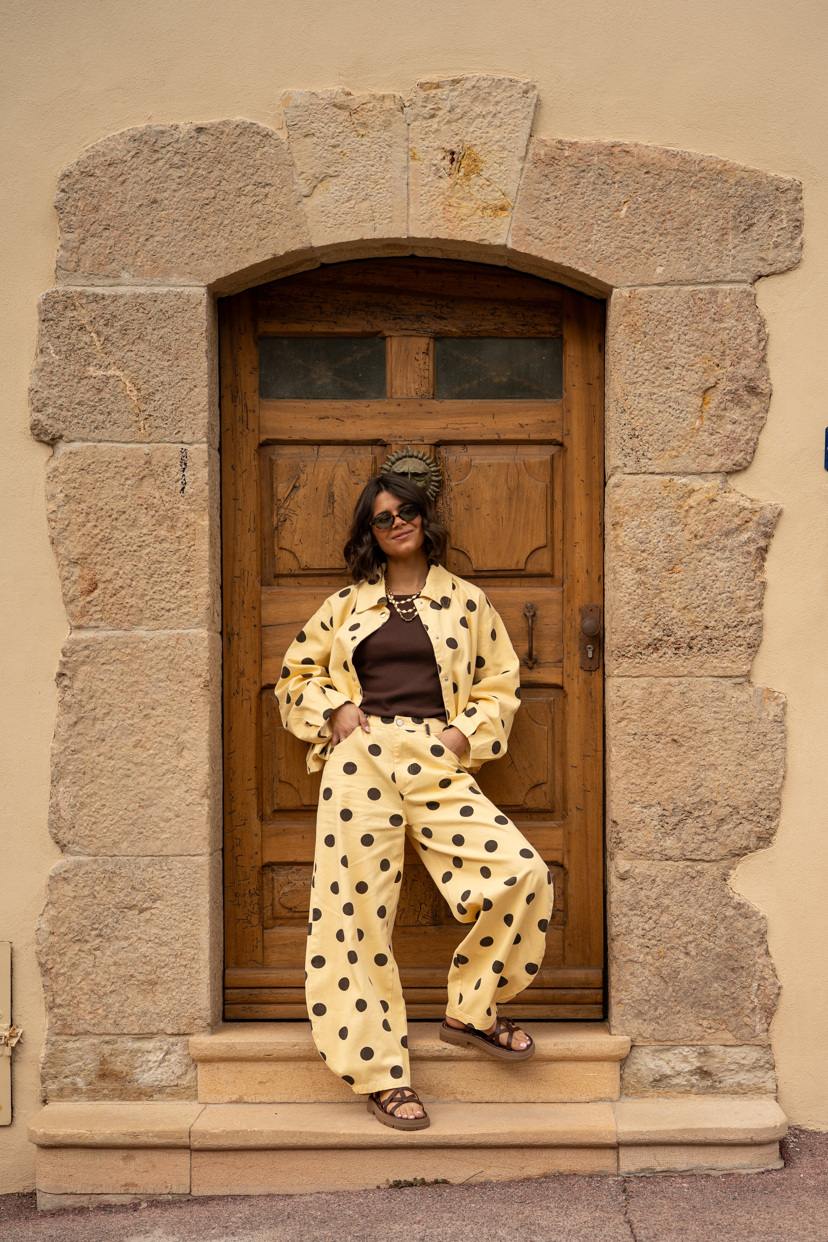 Pantalon POLKA DOTS jaune&chocolat - Image 5