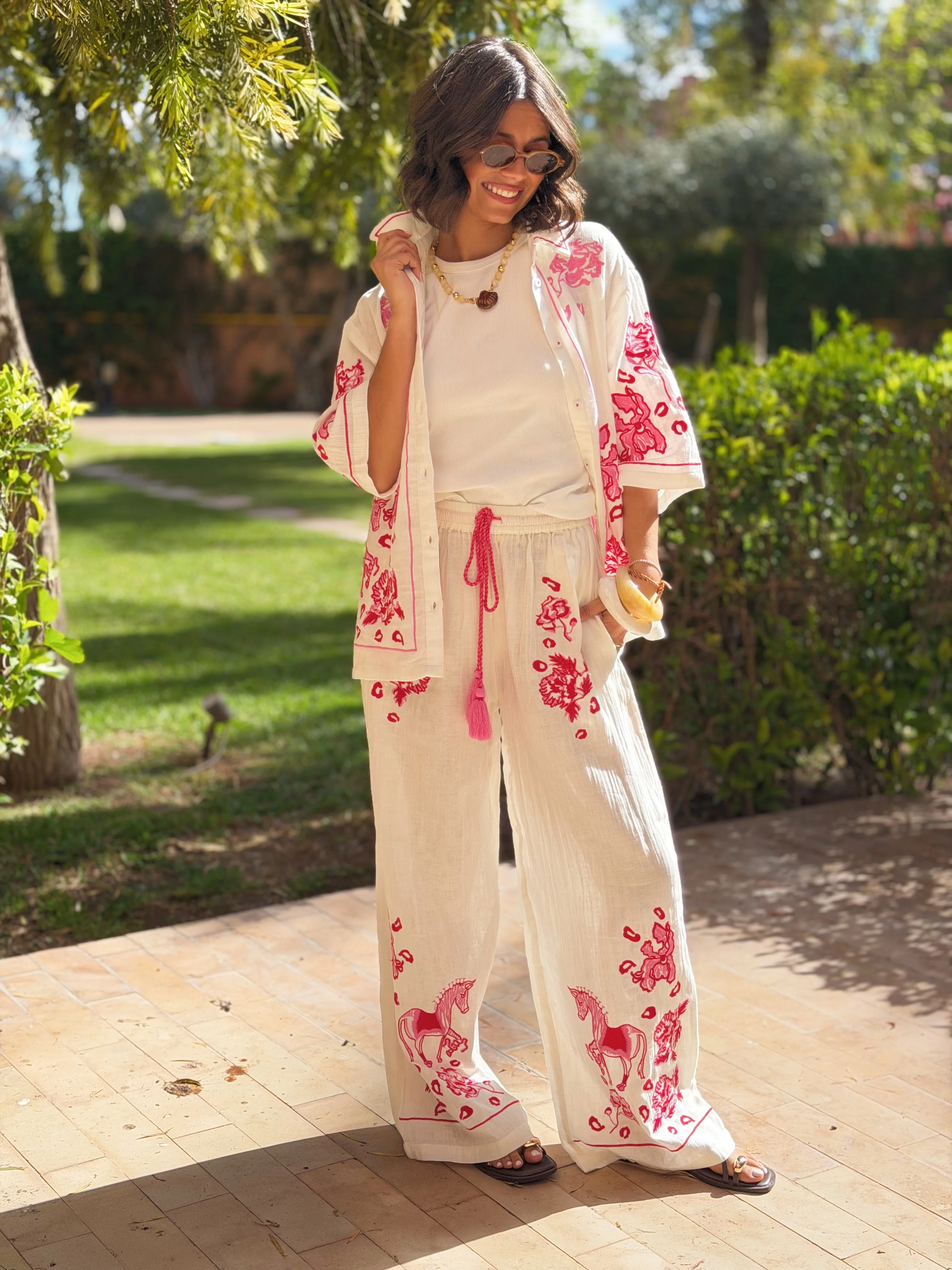 Pantalon broderies rose - Image 3