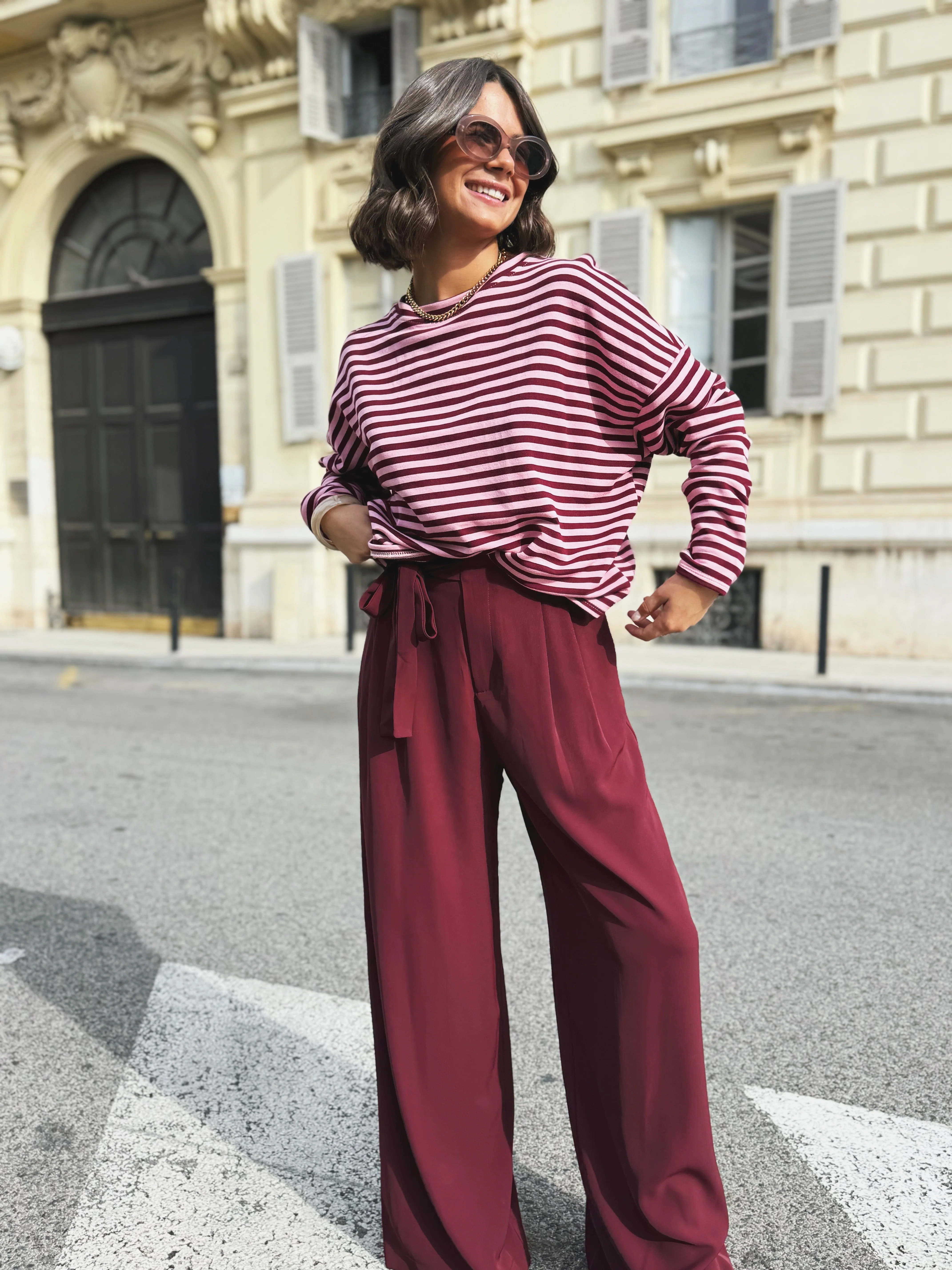 Pantalon fluide bordeaux avec son noeud