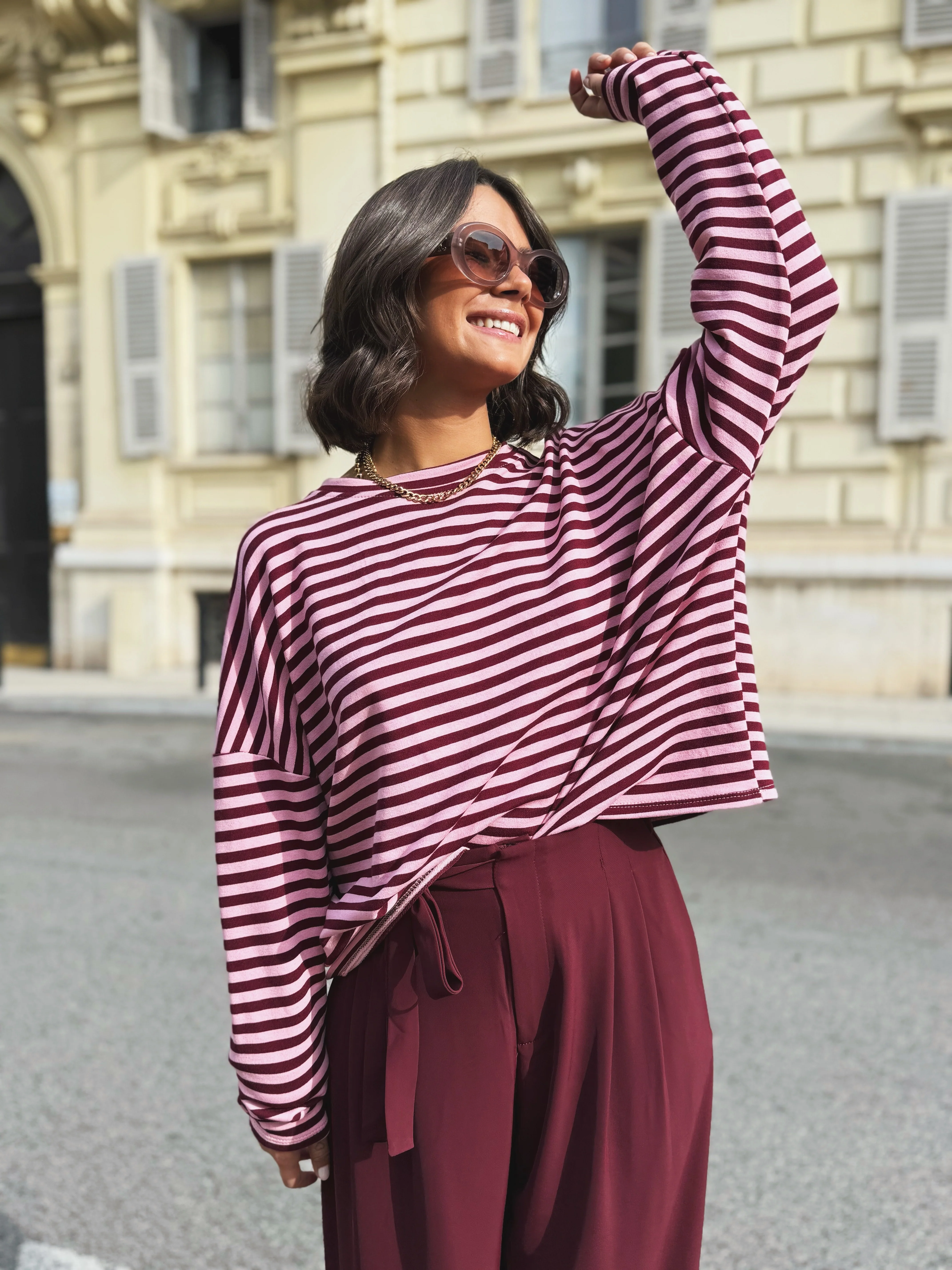 Pantalon fluide bordeaux avec son noeud - Image 2