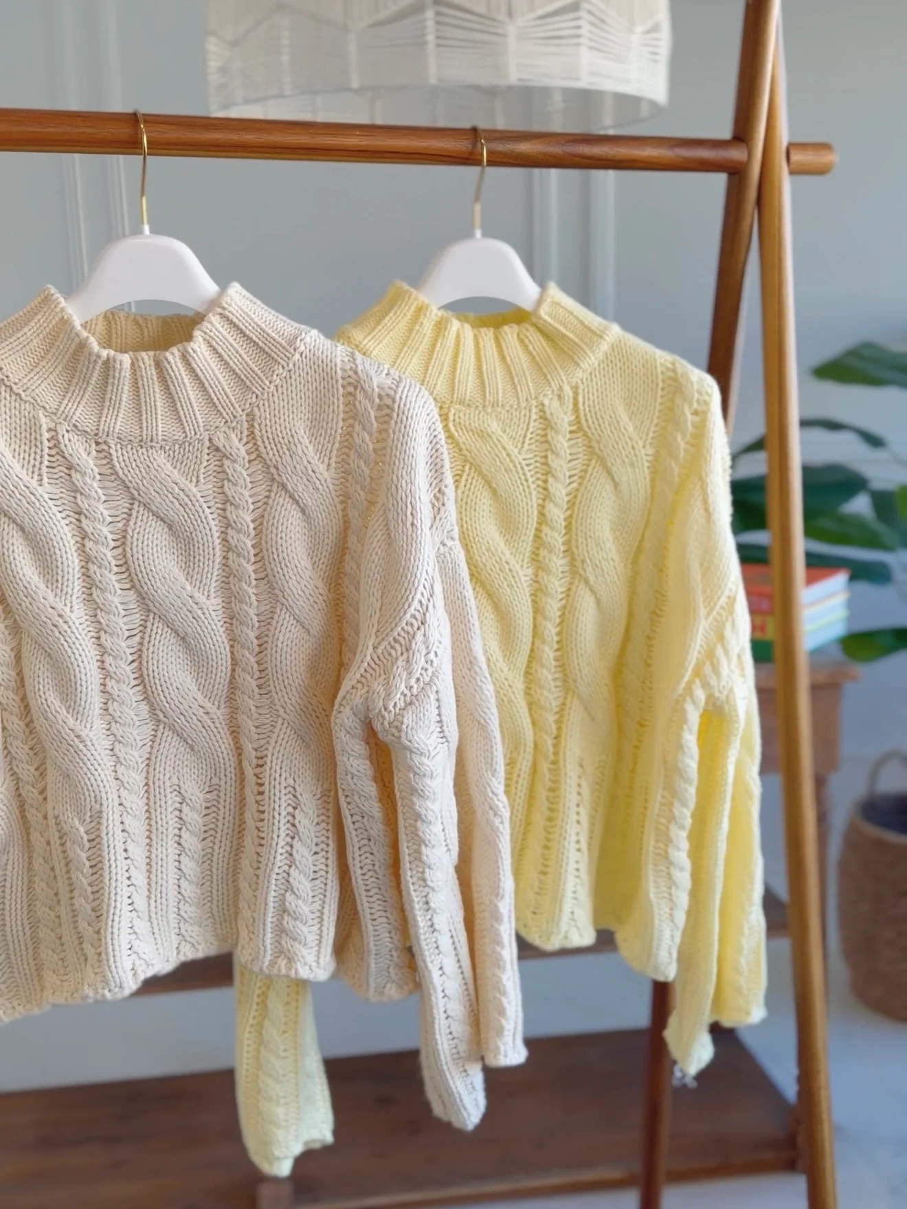 Pull TORSADÉ jaune