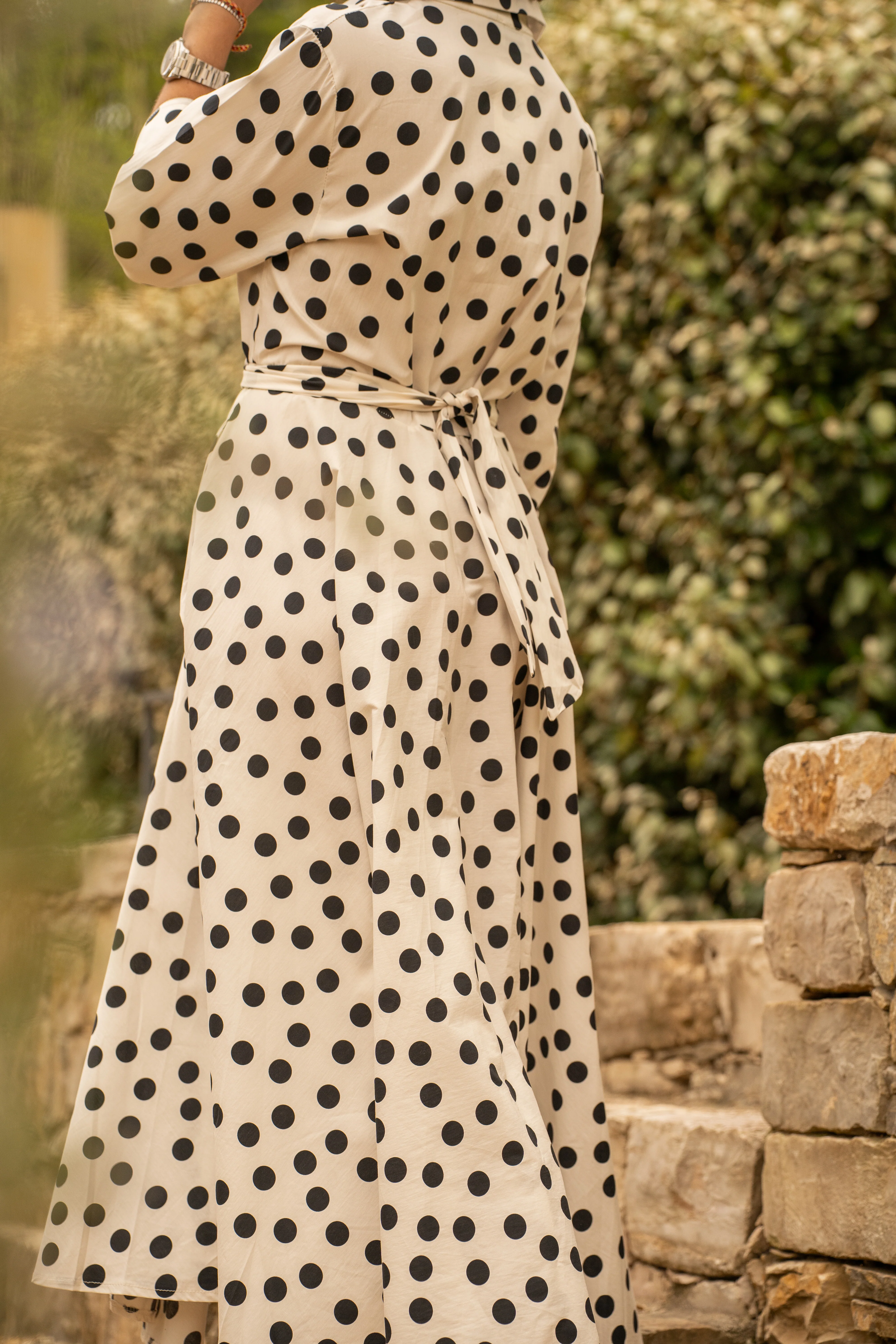 Robe chemise blanc pois noir - Image 3