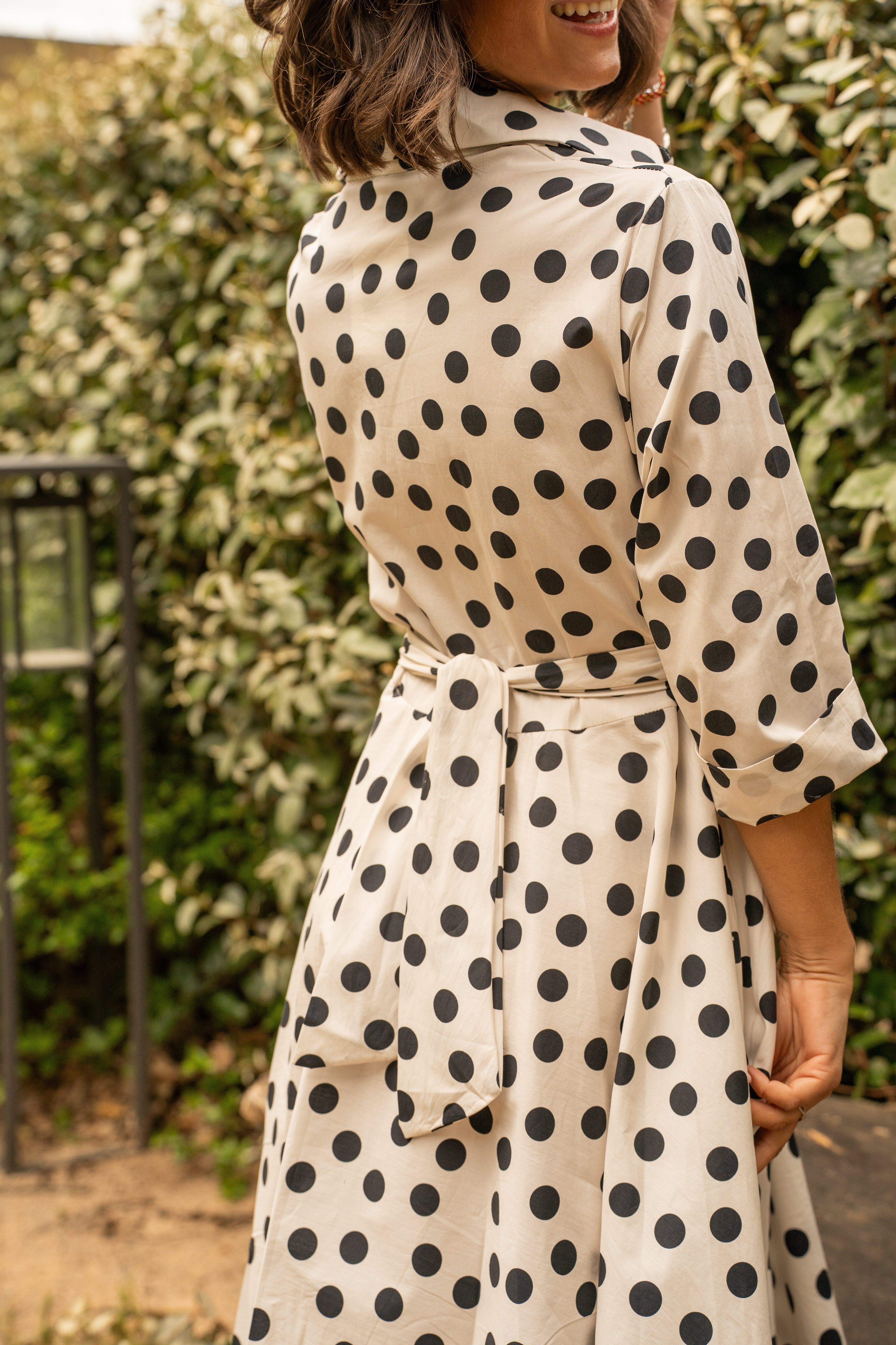 Robe chemise blanc pois noir - Image 6