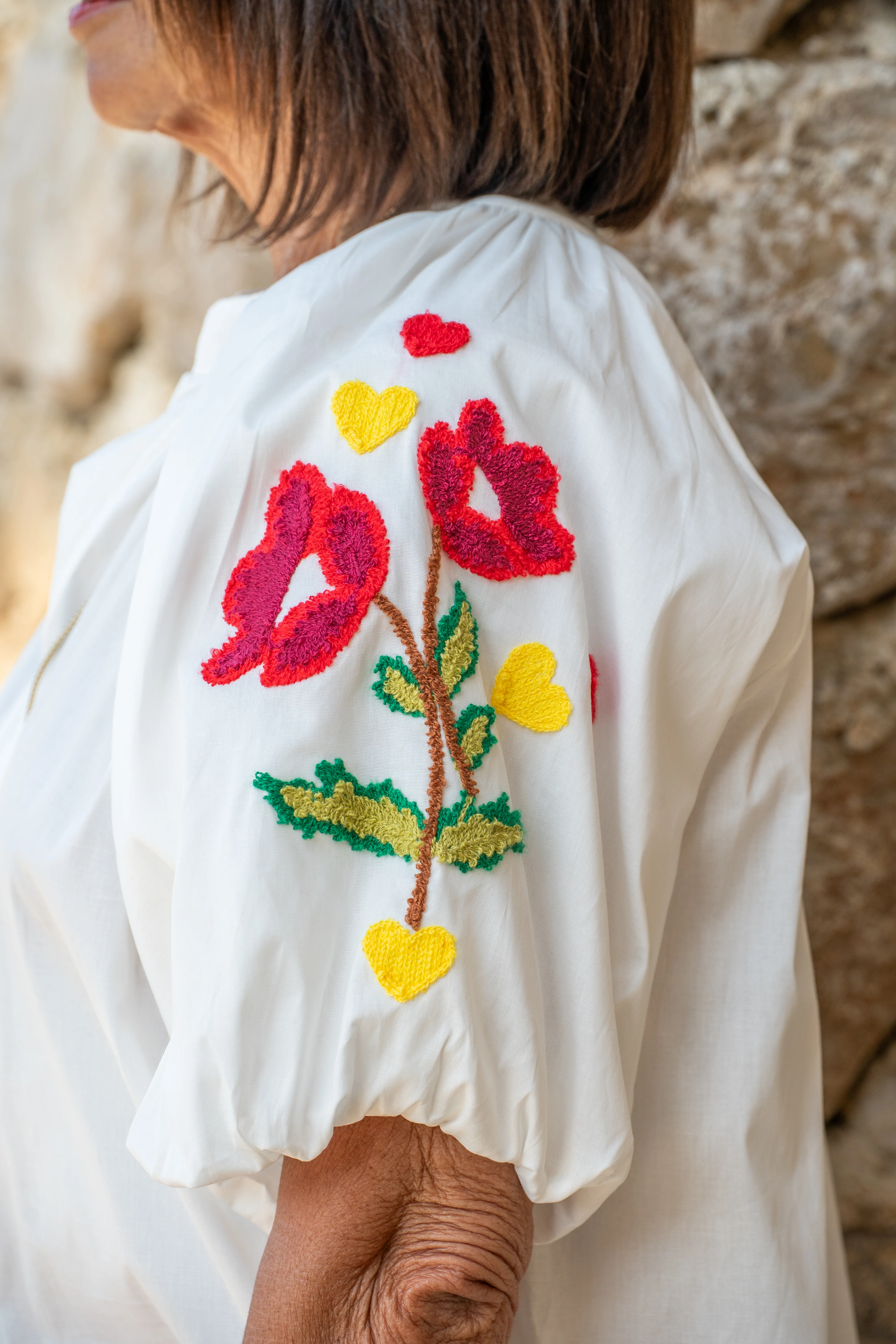 Robe courte blanc & ses broderies - Image 3