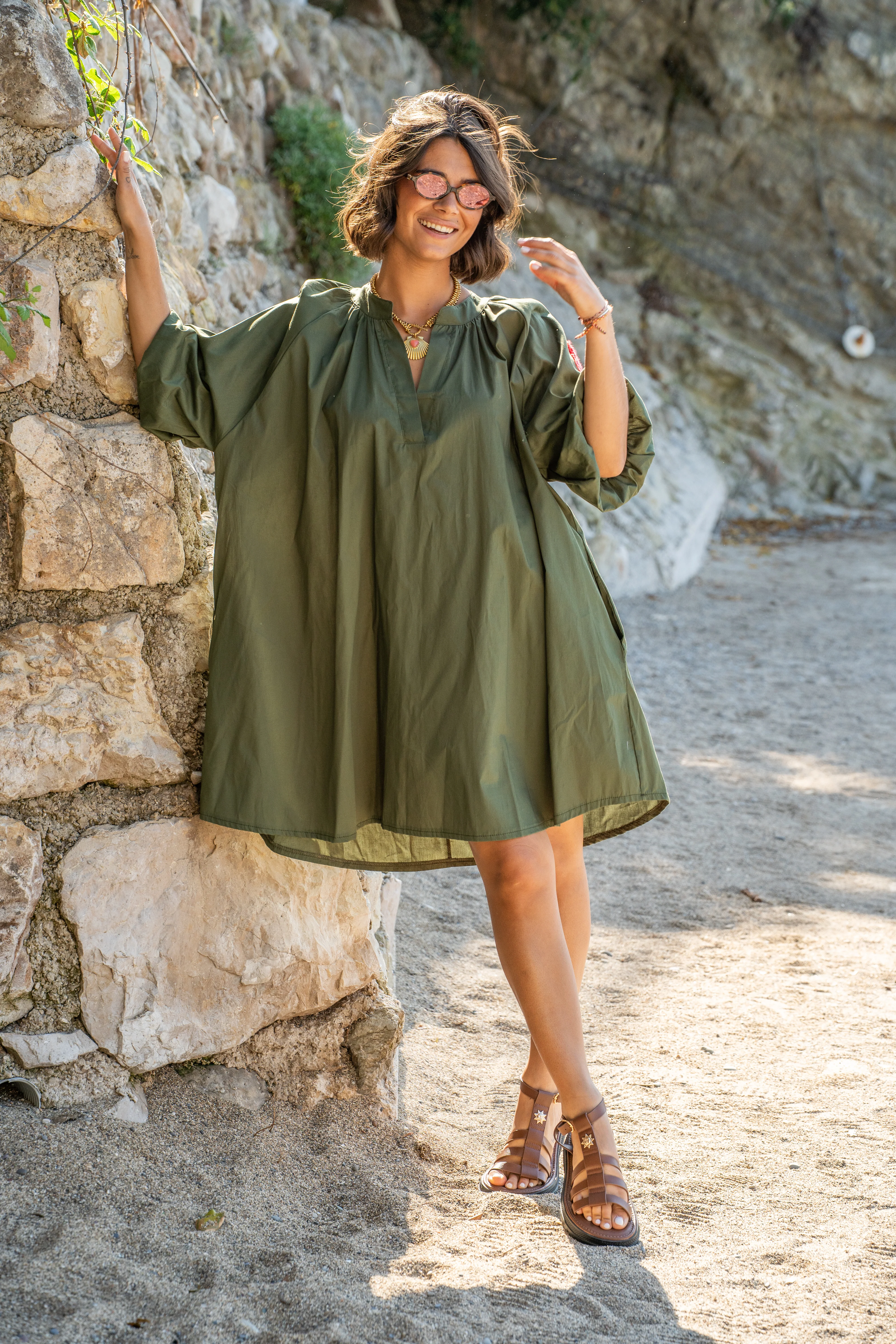 Robe courte avec ses broderies vert - Image 7