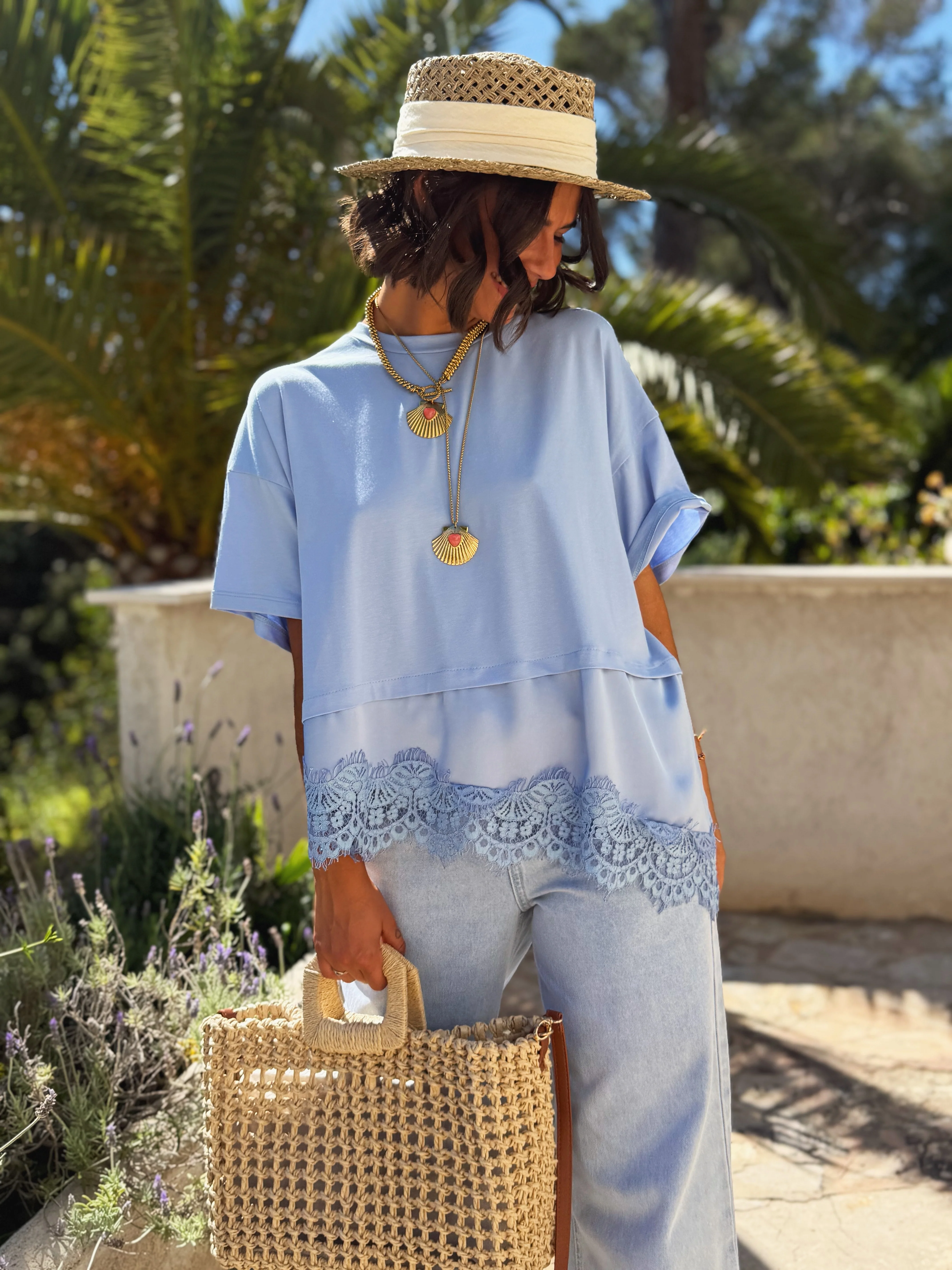 Tee-shirt dentelle bleu - Image 3