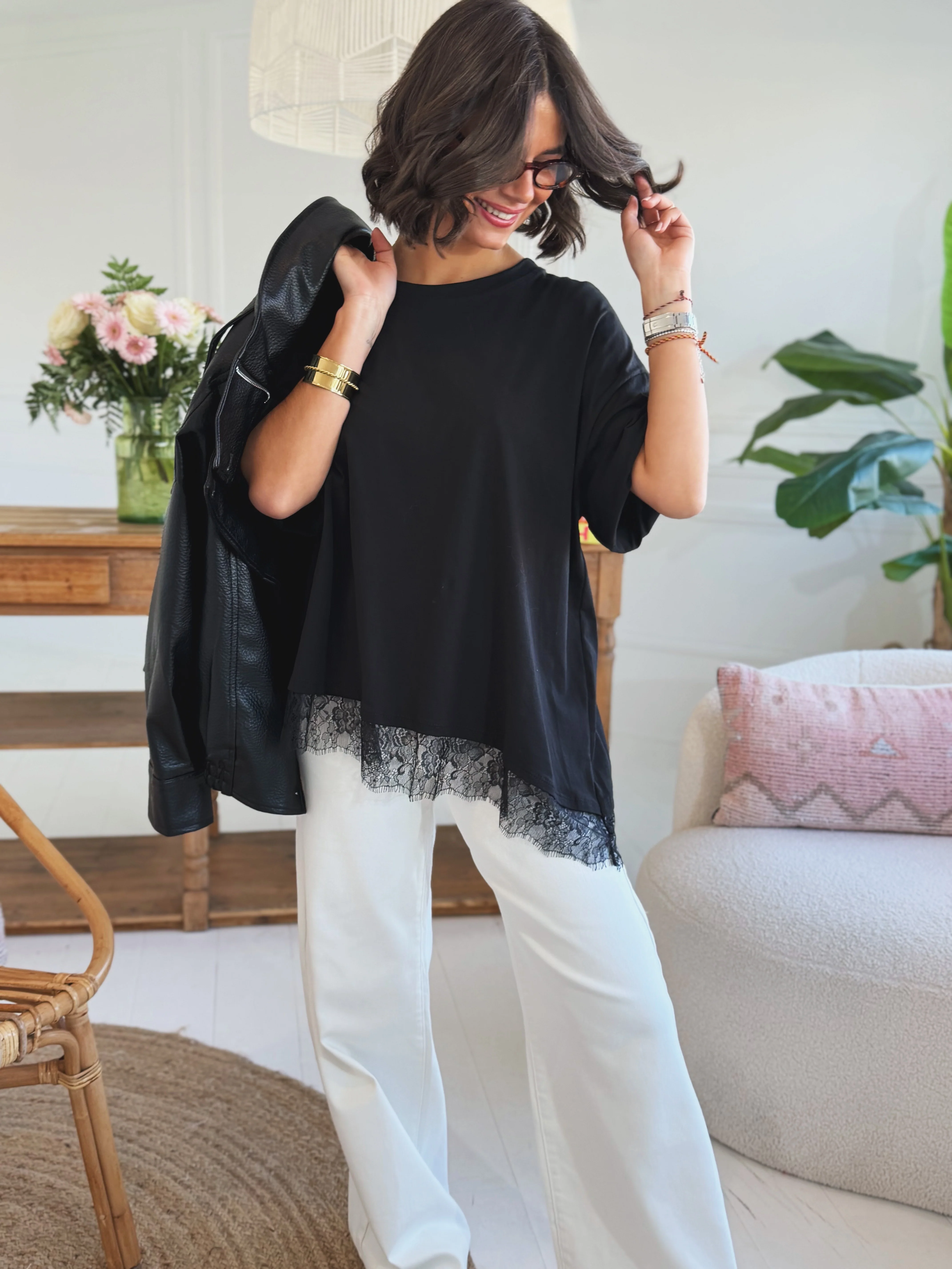 Tee-shirt oversize avec sa DENTELLE noir